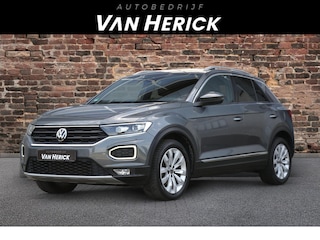 Volkswagen T-Roc 1.5 TSI Sport 150PK Automaat | ACC | Trekhaak | Virtual cockpit | WInterpakket