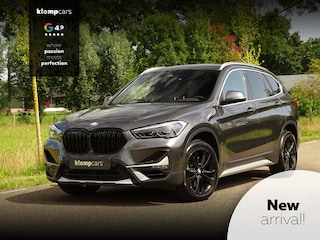 BMW X1 sDrive20i Executive | Camera | Nav | M-sportstuur | Zw.hemel | 18" | Uniek kmst.