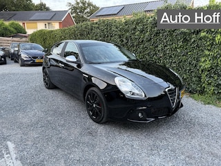 Alfa Romeo Giulietta 1.6 JTDm Limited Edition | Navi | Autom. Airco | Cruise Control | 17" LMV | PDC | Trekhaak | Privacy Glass | APK tot 07-03-2026!