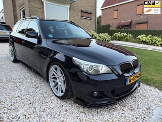 BMW 5-serie Touring 523i Edition M-Pakket Carbon Schwarz.