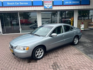 Volvo S60 2.4 MOMENTUM automaat NL-auto #YOUNGTIMER