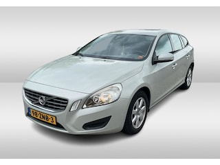 Volvo V60 1.6 T3 Kinetic / Trekhaak / Navigatie / Parkeerhulp achter / 16'' / Cruise Control