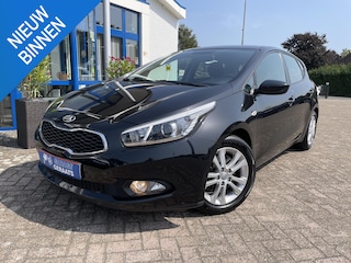 Kia Ceed cee'd 1.6 GDI ComfortLine | 16"LM-Velgen, Parkeersensoren, Trekhaak, Bluetooth Radio met stuurbediening