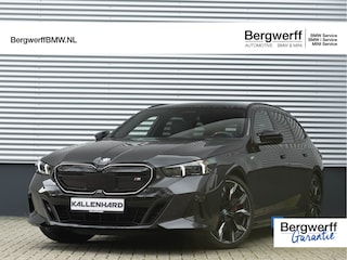 BMW i5 Touring M60 xDrive - Pano - Trekhaak - Driving Ass Prof - Onderstel Prof - Harman Kardon