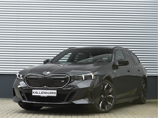 BMW i5 Touring M60 xDrive - Pano - Trekhaak - Driving Ass Prof - Onderstel Prof - Harman Kardon