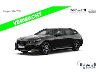 BMW i5 Touring eDrive40 M Sport Pro - Onderstel Prof - Pano - Trekhaak - Driving + Parking Ass Prof - Bowers & Wilkins