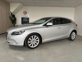 Volvo V40 1.6 D2 Summum Automaat, Airco, Trekhaak, LMV, Navigatie
