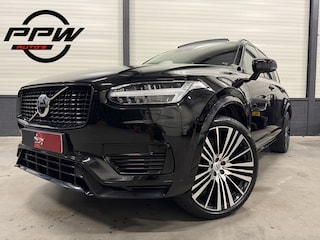 Volvo XC90 T8 Recharge AWD R-Design BLACK LONG RANGE PANO/TREKHAAK/22"/H&K/360CAMERA/HEAD-UP/ALCANTARA-LEER/MEMORY/ACC/PILOT-ASSIST/PRIVACY/NET OH BEURT GEHAD BIJ VOLVO