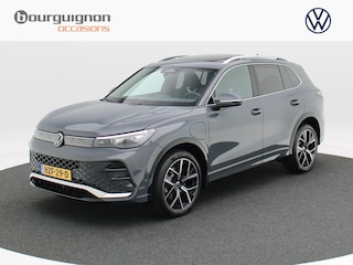 Volkswagen Tiguan 1.5 eHybrid 272 Pk Automaat R-Line Edition | Panorama Dak | Trekhaak | Massage Stoelen | Camera | Carplay | LED | 20 Inch | 1.274 Km!!