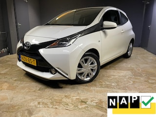 Toyota Aygo 1.0 VVT-i x-play Airco Lm Velgen