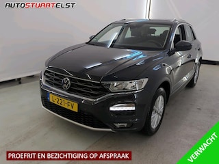Volkswagen T-Roc 1.5 TSI Style Business Pano | Trekhaak | Ad Cruise | Elek Klep | Full Led | Carplay | PDC | Navi | NL-Auto | Volledig Onderh.