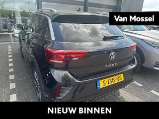 Volkswagen T-Roc 1.5 TSI R-Line 150 PK | Automaat | Climatronic | Stoel- en stuurverwarming | Adaptieve Cruise Control | Lane Assist | Navigatie | Apple Carplay | Digitale Cockpit Pro |
