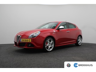 Alfa Romeo Giulietta 1.4 T Distinctive | Achterbank in delen neerklapbaar | Airco (automatisch) | Armsteun voor