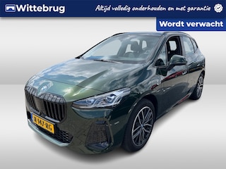 BMW 2-serie Tourer 225e xDrive / Navigatie / App connect / Camera / Leder / Parkeersensoren V+A / Dodehoek / Zwenkbare trekhaak