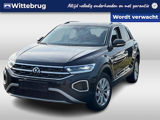 Volkswagen T-Roc 1.5 TSI 150pk DSG Style / Fabrieksgarantie 07-2027 / Panoramadak / Trekhaak Afneembaar / Virtual Cockpit Pro / 17" LMV