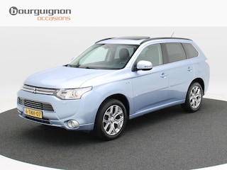 Mitsubishi Outlander 2.0 PHEV 123 Pk Automaat Instyle | Trekhaak | Camera | Panorama Dak | Stoel Verwarming | Volledig Leder | 18 Inch