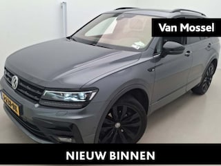 Volkswagen Tiguan 1.5 TSI Highline Business R 7p. 150 PK | Automaat | Climatronic | Stoel- en stuurverwarming | Navigatie | Adaptieve Cruise Control | Lane Assist | Achteruitrijcamera| Parkeersensoren voor- en achter | Trekhaak | Panoramadak |