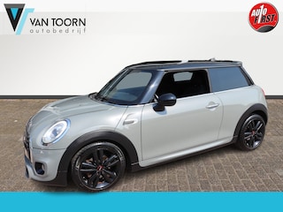 Mini Cooper 1.5 Business automaat. John Cooper Works pakket, panorama dak.