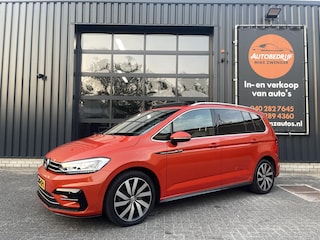 Volkswagen Touran 1.8 TSI 2X R-Line 7-Persoons AUT. PANORAMADAK|CARPLAY|TREKHAAK|CAMERA|SFEERVERLICHTING|LED KOPLAMPEN|STOELVERWARMING|ELEKTRISCHE KOFFERKLEP