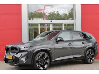 BMW XM 654PK PHEV 30 kWh | 23" LICHTMETALEN VELGEN JETBLACK | SOFT CLOSE | ELEKTRISCH WEGKLAPBARE TREKHAAK | M SPORTREMMEN | DRIVING ASSISTANCE PROFESSIONAL O.A. (ADAPTIVE CRUISE CONTROL/DODEHOEK DETECTIE) | BOWERS & WILKINS SOUND SYSTEM | LASER LIGHT KOPLAMPEN | VERWARMDE/GEKOELDE BEKERHOUDERS | DRAADLOZE TELEFOONLADER | ELEKTRISCH VERSTELBAAR STUURKOLOM | STOEL VERWARMING VOOR/ACHTER | M-SPORT UITLAATSYSTEM | MEESTURENDE ACHTERAS | ADAPTIEF CHASSIS M SPORT | COMFORT ACCESS | ICONIC GLOW GRILL | STOEL VENTILATIE | SHADOW LINE | ELEKTISCH BEDIENBARE STOELEN MET GEHEUGEN EN MASSAGE FUNCTIE | SFEER VERLICHTING | 3D CAMERA SURROUND VIEW | KLASSE 5 ALARM | HEAD UP DISPLAY |