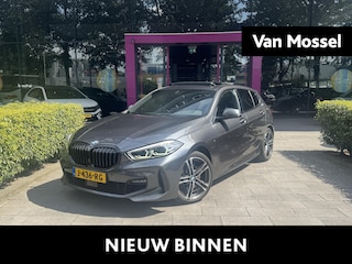 BMW 118i Executive Edition | PANORAMADAK | STOEL- EN STUURVERWARMING | M-PAKKET | ACHTERUITRIJCAMERA | NAVIGATIE |