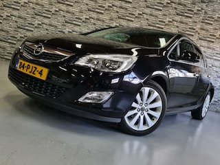Opel Astra 1.4 Cosmo *Stoelverwarming*Airco*Trekhaak*NAP*!