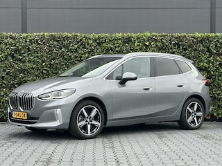 BMW 2-serie Tourer 223i, NIEUW MODEL, NL AUTO, NAP, PANO, LEDER, NAVI, CRUISE, ECC-AIRCO, LED, CAMERA, ELEKTRISCHE KOFFERKLEP, LICHTMETAAL 18