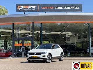 Volkswagen T-Roc 1.0 TSI UNITED 110 pK | CARPLAY | Stoelverwarming | 17" L.M. | Parkeersensoren V+A |