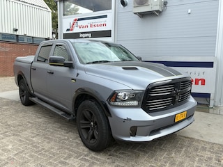 Dodge Ram 1500 5.7 V8 4x4 Crew Cab 5'7 Sport Grijze wrap, lage bijtelling, Apple carplay. Kicker soundsystem, Grijze wrap Flowmaster uitlaatsysteem, volledige onderhoudshistorie, 1e eigenaar