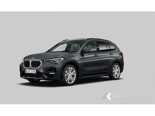 BMW X1 25e xDrive | Sport Line | Stoelverwarming | Panorama | H/K | Keyless | HUD | ACC | Adap. Led | Camera | 18' inch |