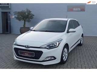 Hyundai i20 1.2 HP i-Motion Premium (passion uitvoering )vermoeidheidherkenning airco, stoelverwarming, stuurverwarming,