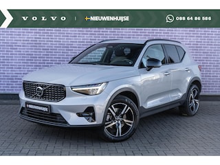 Volvo XC40 B4 Aut. Plus Dark | Google | Adaptieve Cruise | Trekhaak | Standkachel | 360º Camera | Elek. Stoelen | Stuurverwarming | Memory | Keyless | Stoelverwarming Voor + Achter | Getint Glas | Elek. Achterklep |