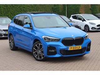 BMW X1 xDrive25e eDrive Ed. M Sport / Trekhaak / Panoramadak / Camera / Head-up / 19'' / Memory seats / Leder / Stuurverwarming / Navigatie / DAB / Stoelverwarming / Cruise Control