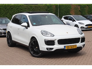 Porsche Cayenne 3.0 S E-Hybrid / Trekhaak / Panoramadak / Camera / 21'' / Leder / Sportchrono / Luchtvering / Stoelverwarming / Cruise Control