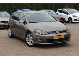 Volkswagen Golf 1.0 TSI Connected Series / Camera / Navigatie / 16'' / Parkeerhulp V+A / Cruise Control / DAB
