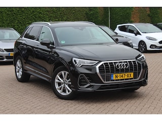Audi Q3 35 TFSI S edition / Trekhaak / Camera / Leder&Alcantara / 18'' / Navigatie / Dodehoek / Stoelverwarming / Sportonderstel / Virtual Cockpit / Cruise Control