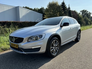 Volvo V60 2.0 D4 Polar+ / AUTOMAAT / LEER / NAVI / SCHUIFDAK / STOELVERWARMING