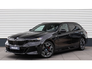 BMW 5-serie Touring 530e xDrive M-Sport Pro | Stoelventilatie | Harman/Kardon | Panoramadak | Head-up | Trekhaak | Carbon