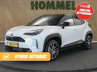Toyota Yaris Cross 1.5 Hybrid 130 GR Sport - DIRECT UIT VOORRAAD LEVERBAAR - MEERDERE BESCHIKBAAR - HEAD-UP DISPLAY - ELEKTRISCHE ACHTERKLEP - PARKEERSENSOREN VOOR EN ACHTER - JBL GELUIDSINSTALLATIE - DODEHOEK DETECTIE
