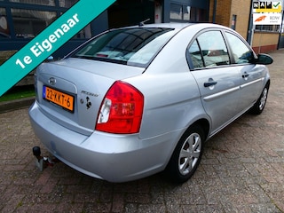 Hyundai Accent 1.4i Dynamic 97pk Sedan Airco Trekhaak 1100kg. 1e eigenaar