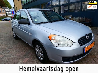 Hyundai Accent 1.4i Dynamic 97pk Sedan Airco Trekhaak 1100kg. 1e eigenaar
