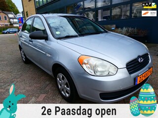Hyundai Accent 1.4i Dynamic 97pk Sedan Airco Trekhaak 1100kg. 1e eigenaar