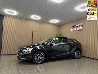 Volvo V40 1.5 T2 Nordic+ * Automaat / Panoramadak / Camera / Trekhaak / NL Auto *