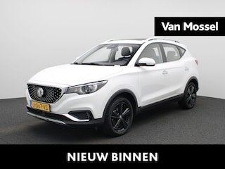 MG ZS EV Luxury 45 kWh | Automaat | Panoramadak | Leder | Navigatie | Airco | Achteruitrijcamera | Apple Carplay / Android Auto | Stoelverwarming | Lichtmetalen Velgen |