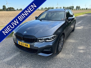BMW 3-serie Touring 330i Business Edition Plus M-Sport Panoramadak