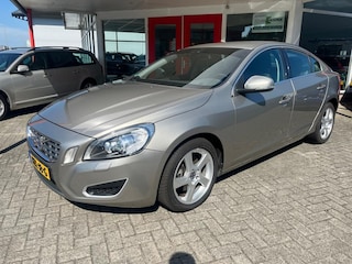 Volvo S60 T3 Momentum Volledig lederen bekleding/Xenon/Nieuwe Distributieriem