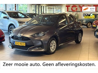 Toyota Yaris 1.5 Hybrid Active. 32.000 KM! Grootbeeld navi.