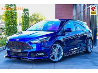 Ford Focus ST-3 2.0 250pk Performance Pack |Milltek|Maxton splitterset|Apple Carplay|elek. stoelen|Bi-xenon|cruise control|parkeersensoren|19" lichtmetalen wielen|