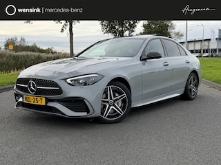 Mercedes-Benz C-klasse 180 Business Solution AMG | Panoramadak | Sportstoelen | Digital Light | 360 Camera | DAB | Ele.wegklapbare Trekhaak | Sfeerverlichting | Nightpakket | Spiegelpakket | Apple Carplay/Android Auto |