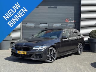 BMW 5-serie Touring 540d xDrive High Executive M-Sport | Panoramadak | Camera | Head-Up Display | 20 Inch Lichtmetalen Velgen |